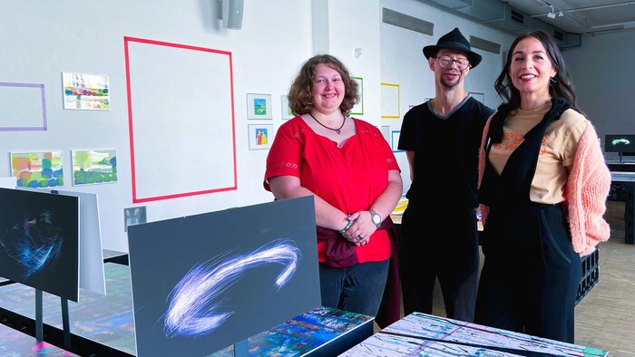 Sabrina Thallinger und Christian Neyder steuerten Kunstwerke bei, Nicole Grüneis (li.) vom Ars ...