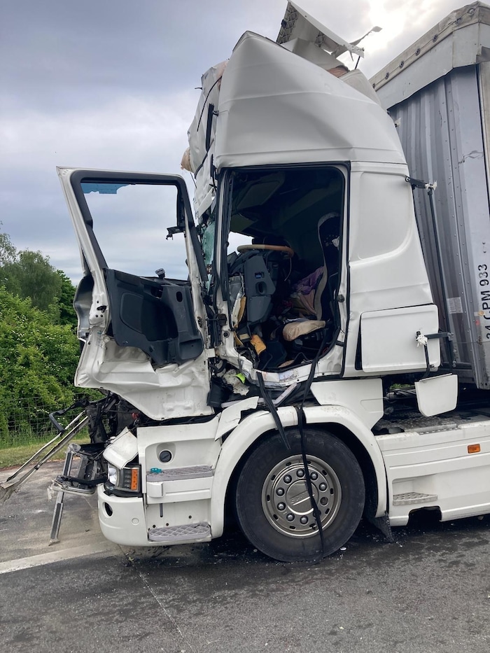 Am Lkw entstand ein Totalschaden.
