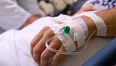 Alarm herrscht in Kärnten: Die Infusionskur eines Mediziners soll riskant und gefährlich sein! 