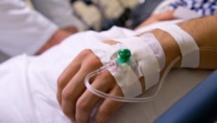 Alarm herrscht in Kärnten: Die Infusionskur eines Mediziners soll riskant und gefährlich sein!  (Bild: APA/Sven Hoppe)