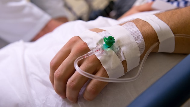 Alarm herrscht in Kärnten: Die Infusionskur eines Mediziners soll riskant und gefährlich sein!  (Bild: APA/Sven Hoppe)