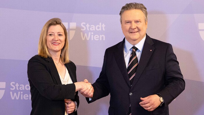Bettina Emmerling (Neos) und Bürgermeister Michael Ludwig