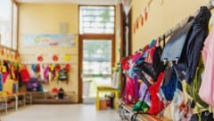 Der 73-Jährige hatte es besonders auf Kindergärten abgesehen (Symbolbild). (Bild: stock.adobe.com)