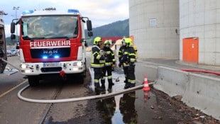 17 Feuerwehrfahrzeuge waren im Einsatz. (Bild: Demmerer H./BFV Leoben)