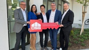 Bgm. Helmut Hareter, LT-Präsidentin Astrid Eisenkopf, Matthias Haider, Pflegepartner, GF Alfred ...