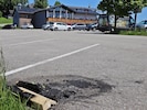 Der Parkplatz vor dem Berggasthof wird oft zum Treffpunkt. (Bild: Hörmandinger Marion)