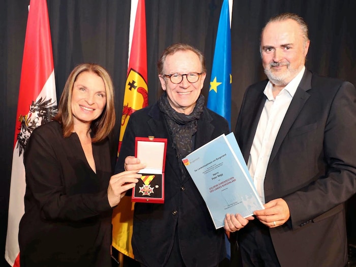 Um ein Goldenes Ehrenzeichen des Burgenlandes zu bekommen, muss man schon etwas mehr als üblich ...