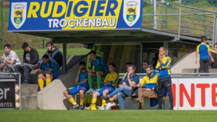 Gabi Christea (r.) stand im Kellerduell gegen Kennelbach erstmals für die Montafoner an der Seitenlinie. (Bild: INTERSPORT FISCHER FC Schruns)