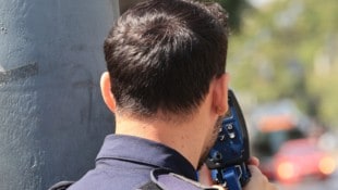 Mittels Laser kann das Tempo von Fahrzeugen gemessen werden – immer wieder werden Temposünder ...