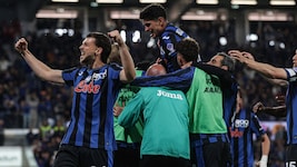 Atalanta hat die CL-Quali fix – kein Wunder, dass die Freude groß ist ... (Bild: AP/Stefano Nicoli)