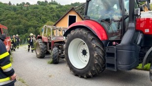 Der Traktor konnte erfolgreich geborgen werden. 
