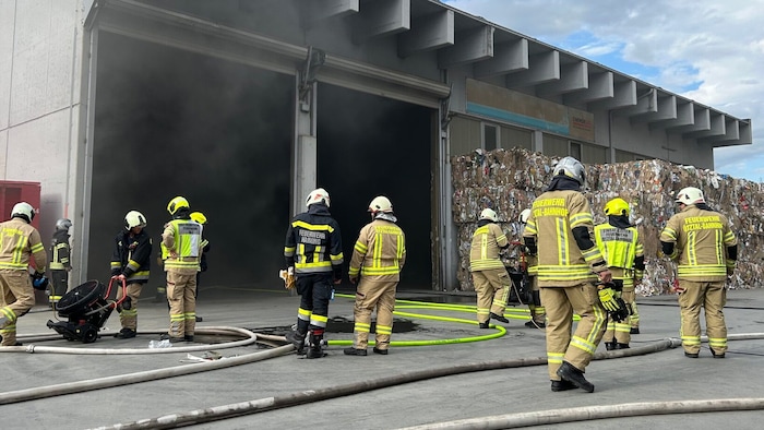 Dutzende Feuerwehrler waren vor Ort.