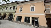 Derzeit stehen acht Geschäfte am Hauptplatz leer.