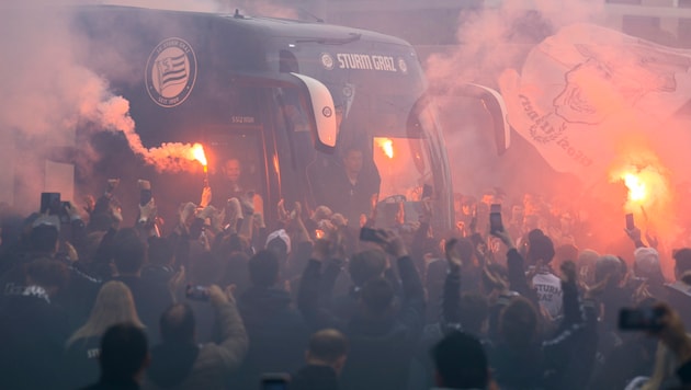 Anfang April sollen zwei Sturm-Fans auf Rapid-Anhänger losgegangen sein. (Bild: GEPA)