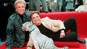 Die berühmten Magier mit weißem Tiger-Baby am Walk of Fame in Hollywood (Bild: AP/Neil Jacobs)