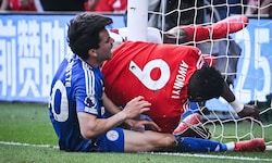 Nach dem Zusammeprall mit der Torstange musste Taiwo Awoniyi notoperiert werden.