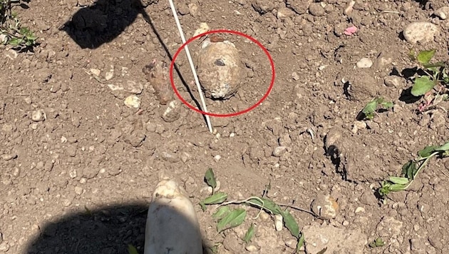 Bei dem Einsatz wurde diese Granate aus dem Zweiten Weltkrieg kontrolliert gesprengt.