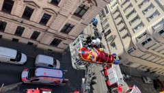 Gleich zwei Unfälle in kurzer Zeit hielten die Einsatzkräfte in Wien auf Trab.