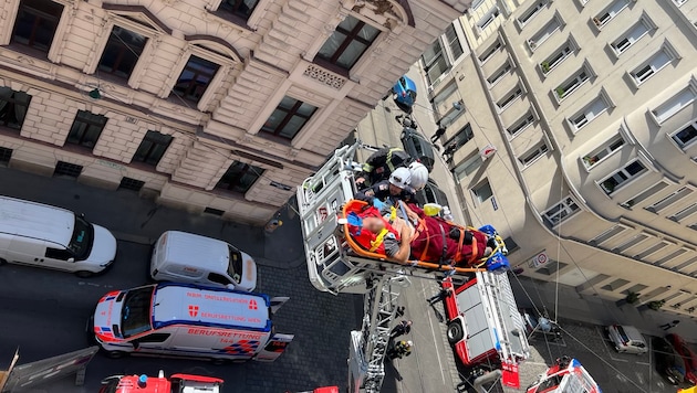 Gleich zwei Unfälle in kurzer Zeit hielten die Einsatzkräfte in Wien auf Trab. (Bild: Berufsfeuerwehr Wien)