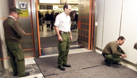 Seuchenteppich am Flughafen Wien-Schwechat (Bild: Andi Schiel)