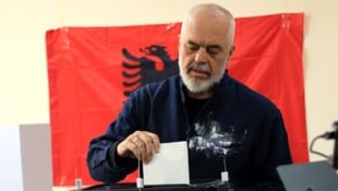 EPA/STRINGER Seit 2013 Regierungschef Albaniens: Edi Rama