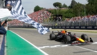 Max Verstappen sicherte sich 2024 den Sieg in Imola. (Bild: AP/Luca Bruno)