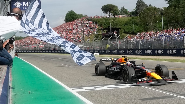 Max Verstappen sicherte sich 2024 den Sieg in Imola. (Bild: AP/Luca Bruno)