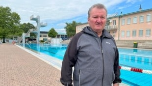 Martin Kotinsky von der MA 44 weiß, was Wiens Bäder leisten müssen. (Bild: Dworak/Wiesmeyer)