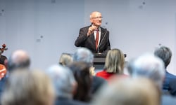 LH Mattle lädt die Tirolerinnen und Tiroler ein, bei der Entbürokratisierung mitzuhelfen.