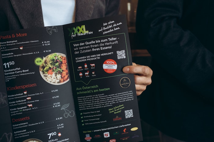 Fast nur Produkte aus Österreich: Unsere heimischen Bauern können jubeln! Tierische Lebensmittel aus Österreich sind direkt ersichtlich, weitere Zutaten sind bequem per QR-Code rückverfolgbar. 