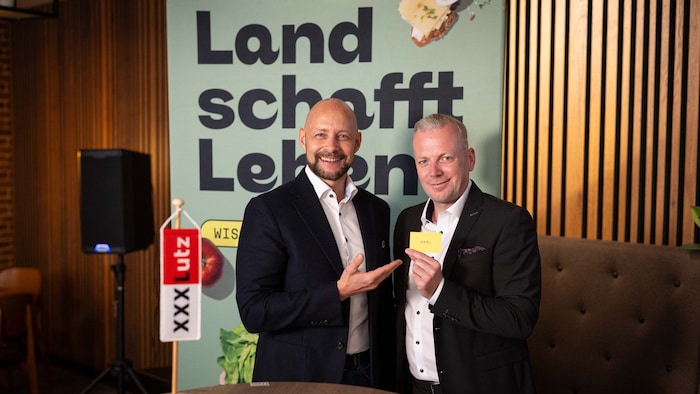 Für 10 Leser verlosen Hannes Royer und Andreas Haderer es ein besonderes Schmankerl: Ein Jahr gratis essen in einem der 47 XXXLutz Restaurants. 