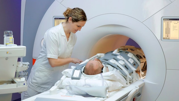 Eine Magnetresonanztomographie (MRT) erzeugt detaillierte Bilder des menschlichen Körpers und ermöglicht Diagnosen. (Bild: OÖG)