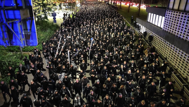 Die Sturm-Fans (hier in Dortmund) kommen zu Tausenden nach Wien. 