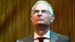 Die stark steigenden Schulden der Länder und Gemeinden werden für Finanzminister Marterbauer zum ...