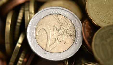 Rund 200 Zwei-Euro-Münzen umfasste die Sammlung, etwa drei Kilo brachte das Album auf die Waage. Nun ist das Geld weg. (Bild: APA/HELMUT FOHRINGER)