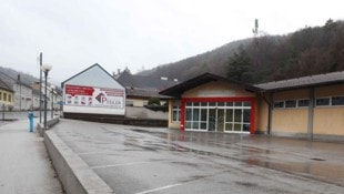 Wie es mit dem Supermarkt-Grundstück nach dem „Nein“ bei der Volksbefragung nun weitergeht, ist unklar. (Bild: Reinhard Judt)
