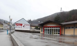 Wie es mit dem Supermarkt-Grundstück nach dem „Nein“ bei der Volksbefragung nun weitergeht, ist ...