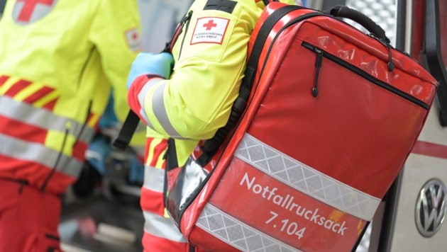 Das strafrechtliche Vergehen wurde in einem Rettungswagen gefilmt (Symbolbild). (Bild: Evelyn Hronek)