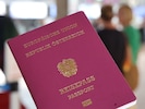 In einem Reisepass ist unter anderem die Unterschrift des Inhabers abgedruckt.