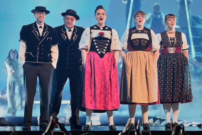 Zum Einstand in den Song Contest gab es in Basel auch Tradition aus der Schweiz.