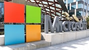 Während Tausende Arbeitnehmer gehen müssen, investiert Microsoft rund 80 Milliarden Dollar in KI-Rechenzentren. (Bild: AP/Jason Redmond)