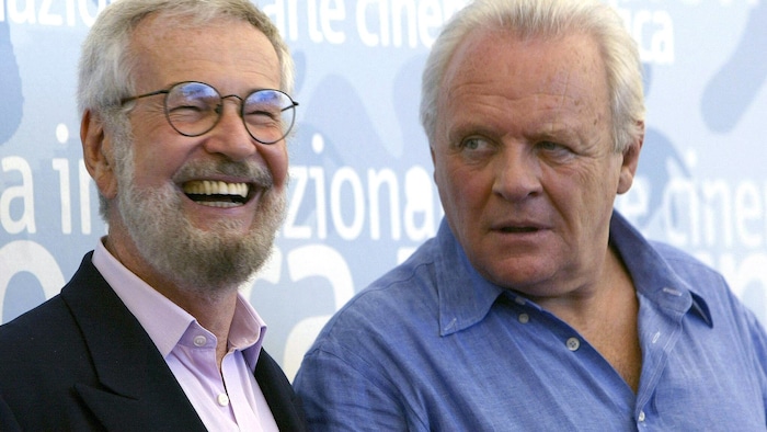 Benton drehte mit zahlreichen Filmgrößen, etwa auch Anthony Hopkins.