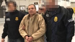 Joaquín „El Chapo“ Guzmán bei seiner Auslieferung in die USA im Jahr 2017 (Bild: APA/AFP )