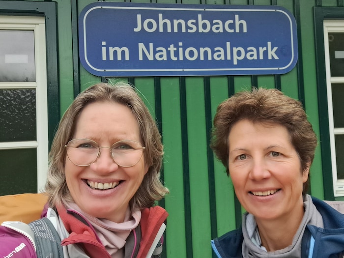 Die Wanderexpertinnen Elisabeth Zienitzer und Silvia Sarcletti