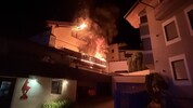 Vom Balkon breitete sich das Feuer auf die Fassade und den Dachstuhl aus.