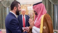 Ahmad al-Sharaa, Donald Trump und der saudi-arabische Kronprinzen Mohammed bin Salman (Bild: AP/Saudi Royal Palace)