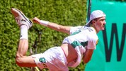 Lukas Neumayer schlägt in Paris auf.