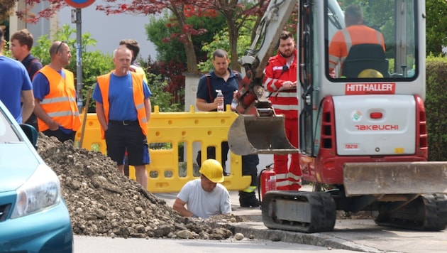 Die Arbeiter suchten nach dem Gasleck.