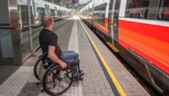 So erging es Stefan G. vorige Woche, als ihm der Zug vor der Nase wegfuhr, weil sich alle anderen Passagiere vorgedrängt hatten und auch der Schaffner nicht sah, dass er noch am Bahnsteig stand. (Bild: Seebacher Doris)