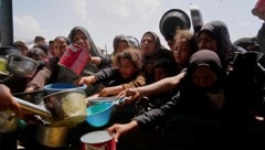 Nicht nur die Zerstörung, auch der Hunger ist groß im Gazastreifen. Die humanitäre Situation ist ...